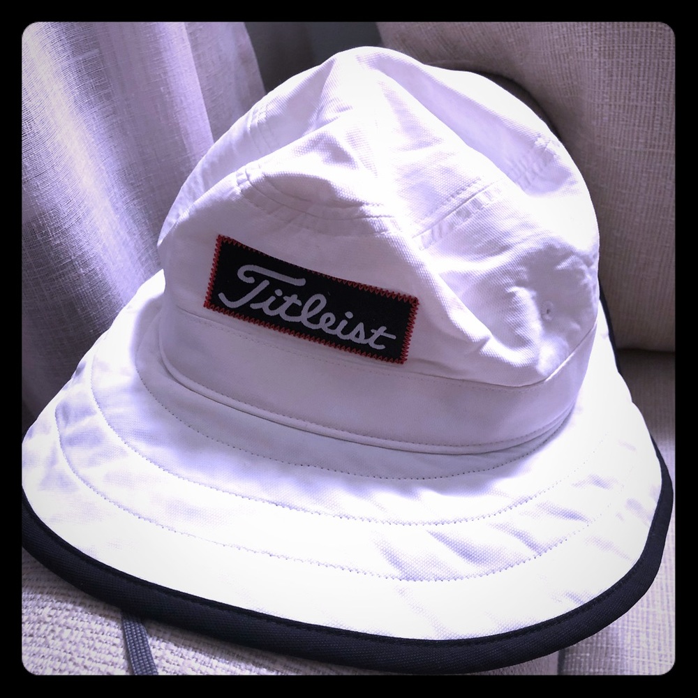 Titleist golf bucket hat